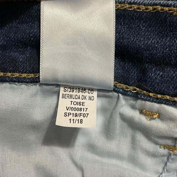 Old Navy Jean Shorts Womens Size 2 Bermuda Stretch Dark Wash Mid Rise Blue Denim - Picture 6 of 10